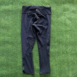Lululemon Crop Leggings size 4 activewear mesh calves back zipper rounded hem